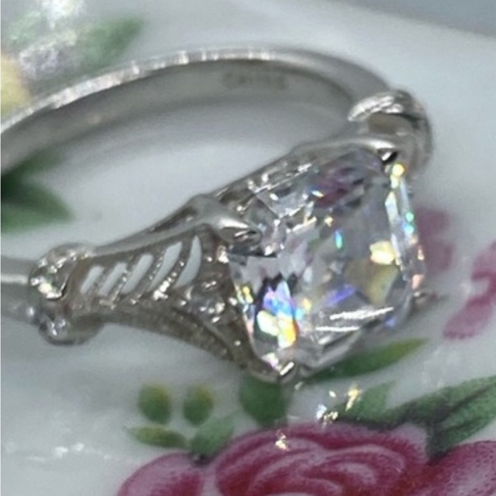 Beautiful Vintage style CZ ring. Sterling silver, size 7.
